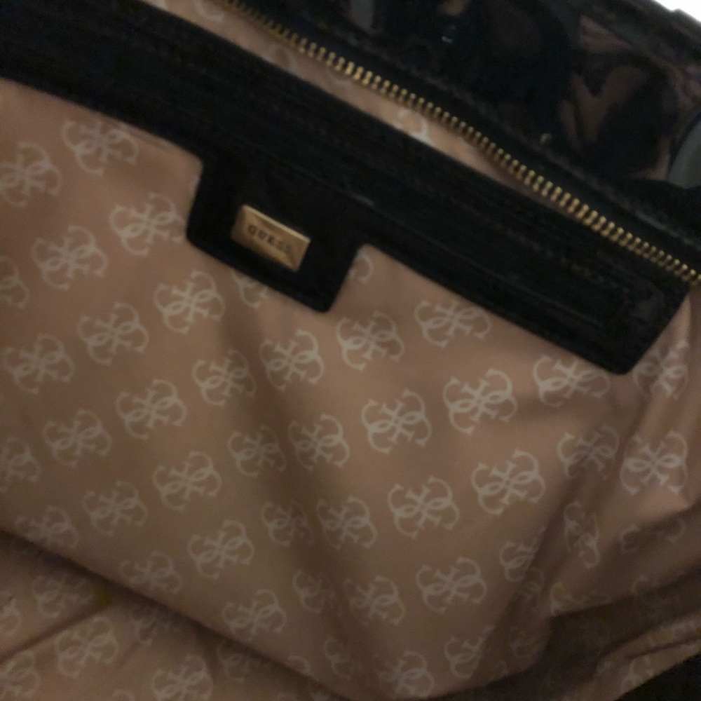 GUESS PURSE - Picture 5 of 7